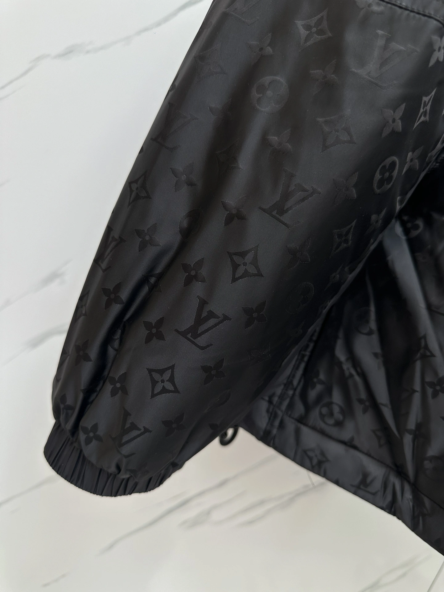 FlexibleFit Louis Vuitton Down Jackets 139415