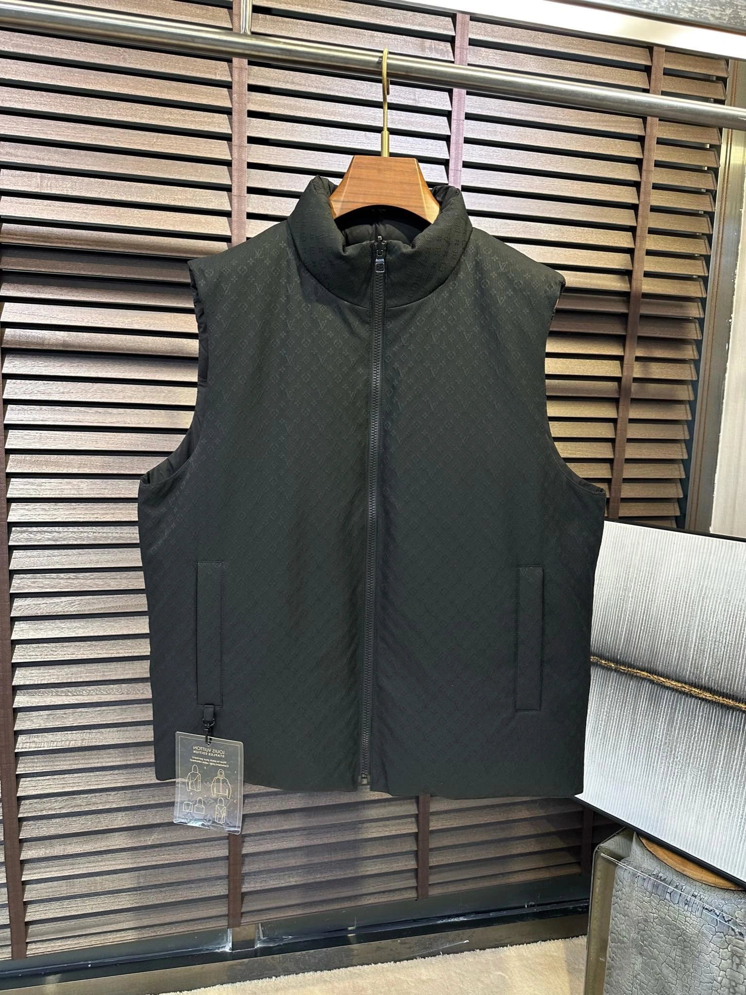 Louis Vuitton Down Jackets FastDry 139410