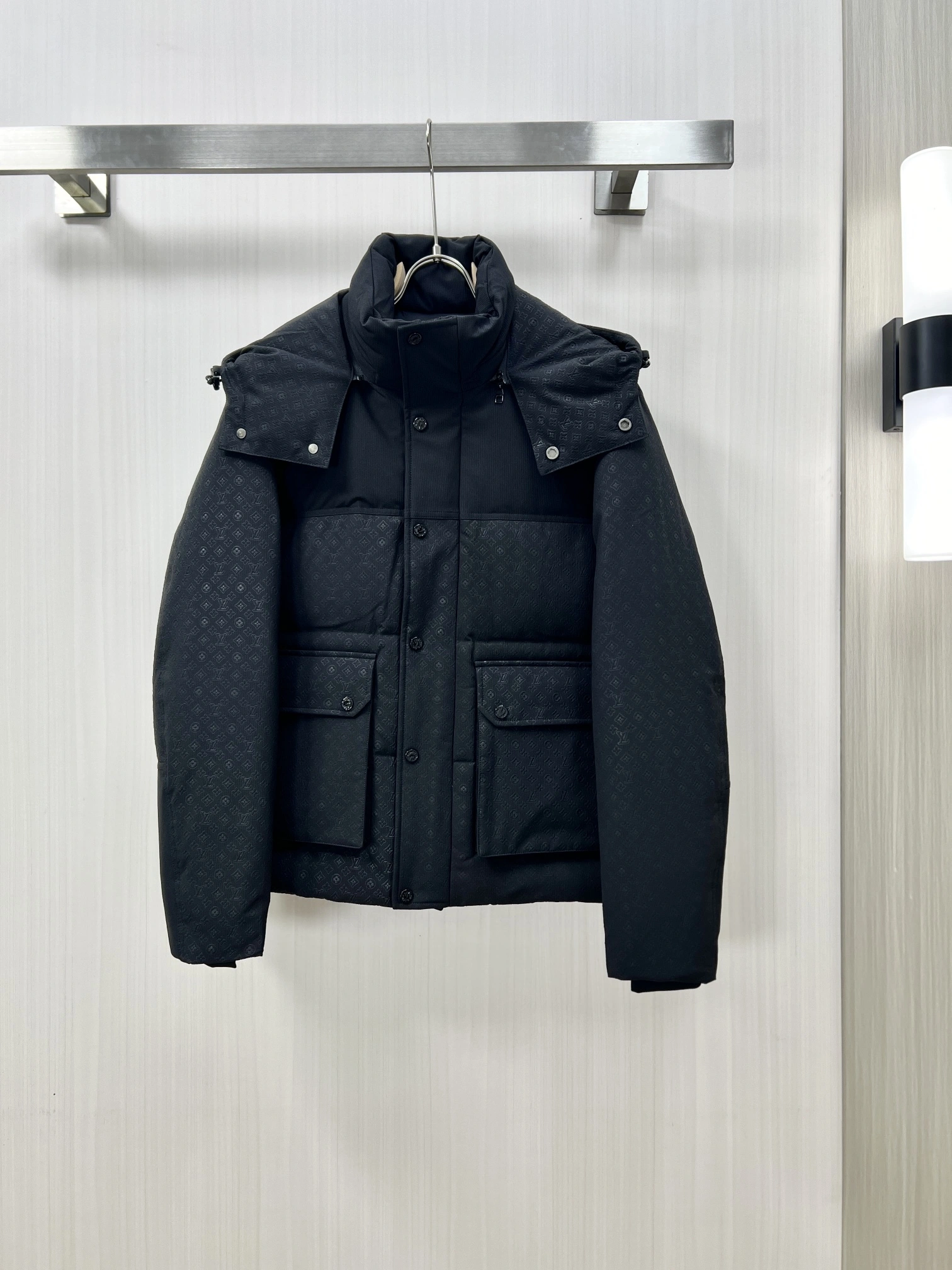 ModernLook Louis Vuitton Down Jackets 139409