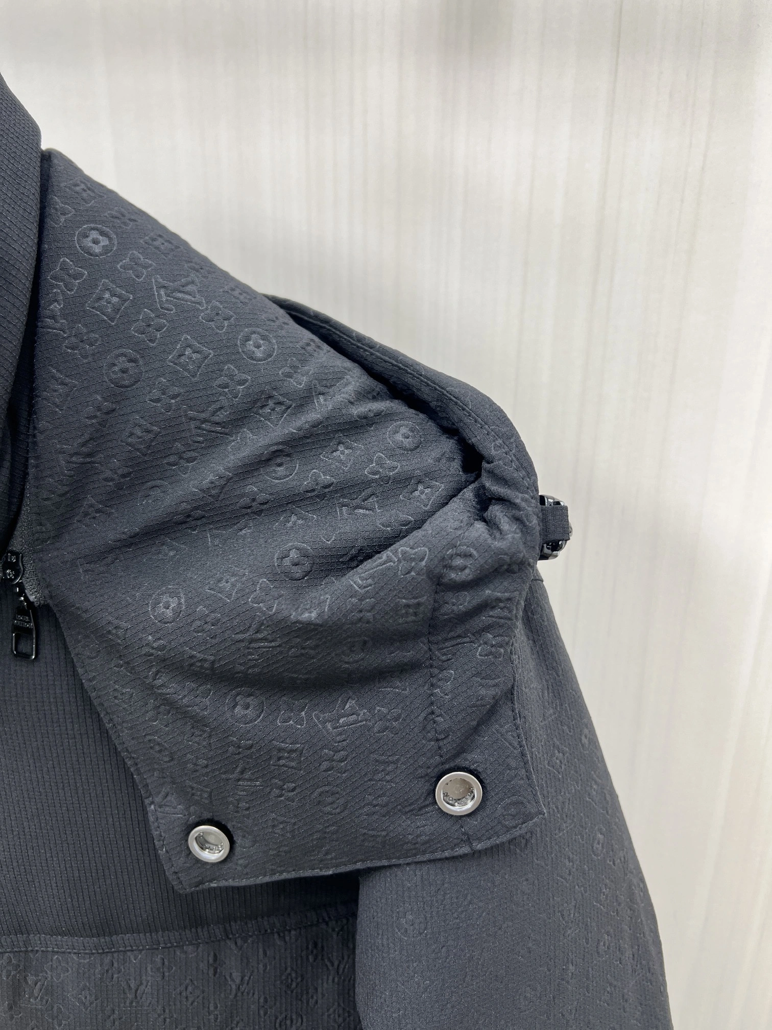 ModernLook Louis Vuitton Down Jackets 139409