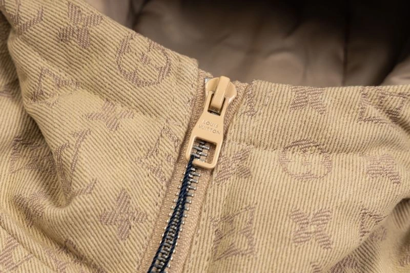 Unisex Louis Vuitton Down Jackets 139324
