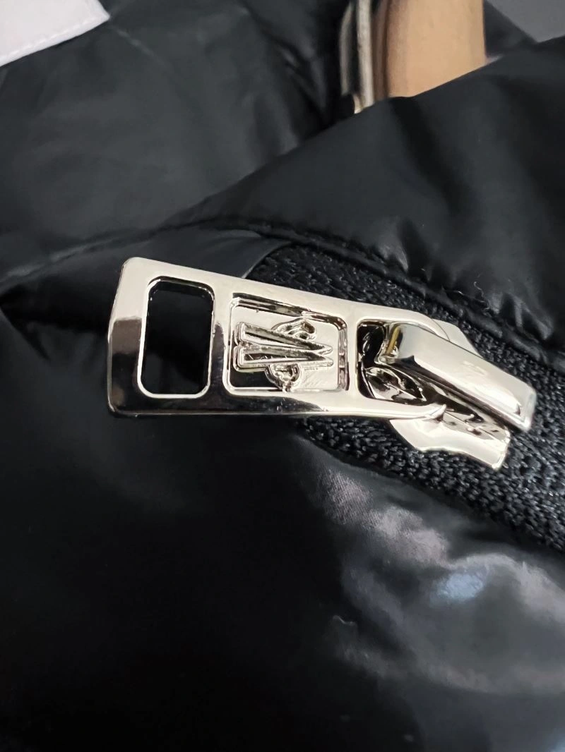 Unisex Louis Vuitton Down Jackets 139303