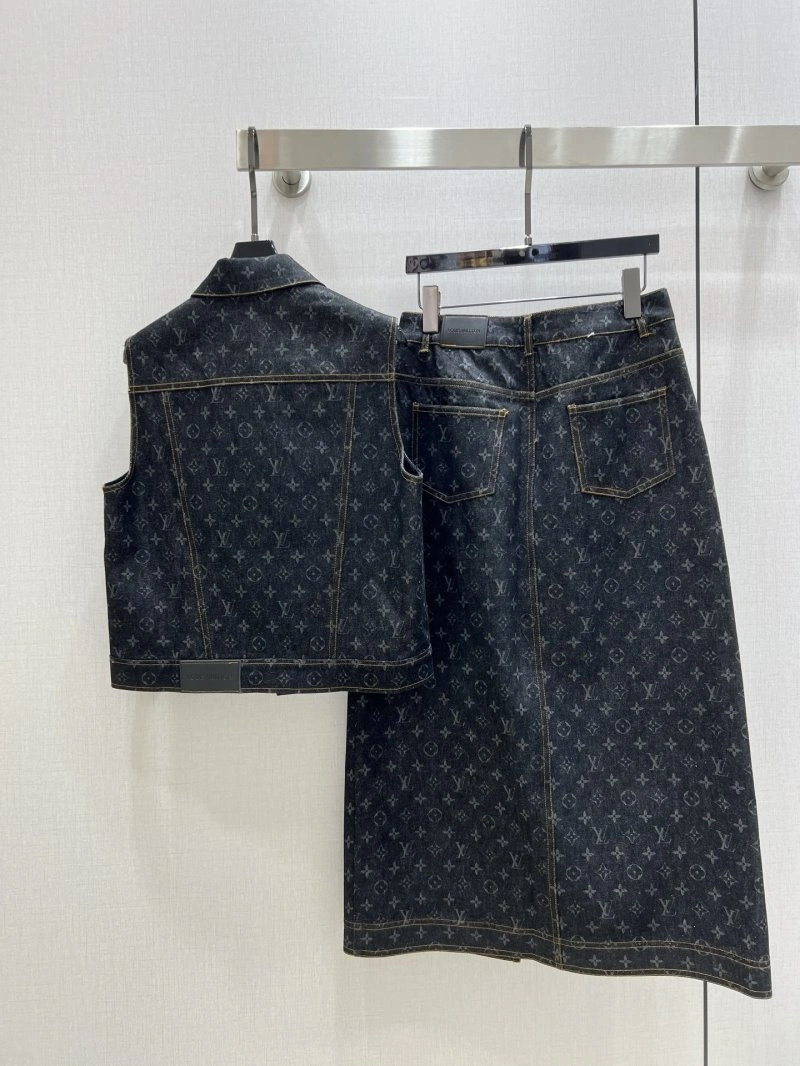 Louis Vuitton Dress Suits Classic 131185