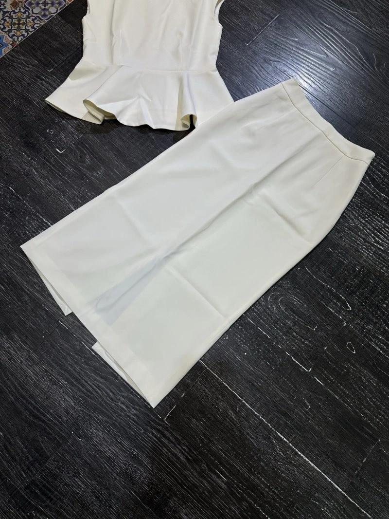 Refined Louis Vuitton Dress Suits 131823