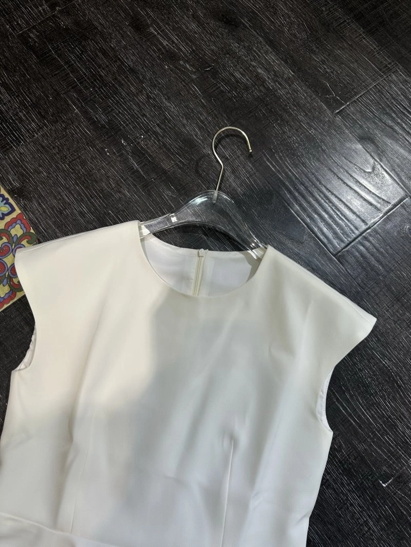 Refined Louis Vuitton Dress Suits 131823
