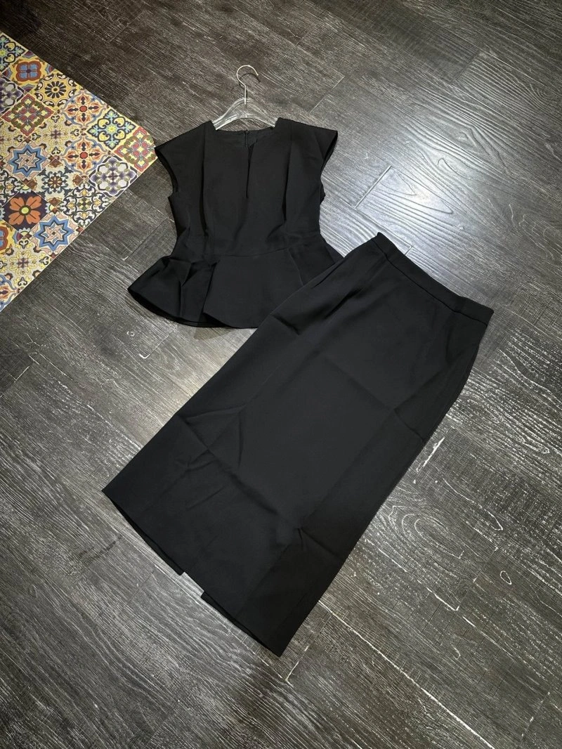 WeatherProof Louis Vuitton Dress Suits 131818