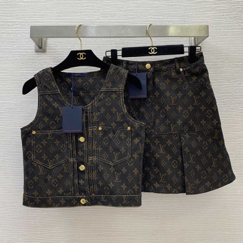 Stylish Louis Vuitton Dress Suits 130807
