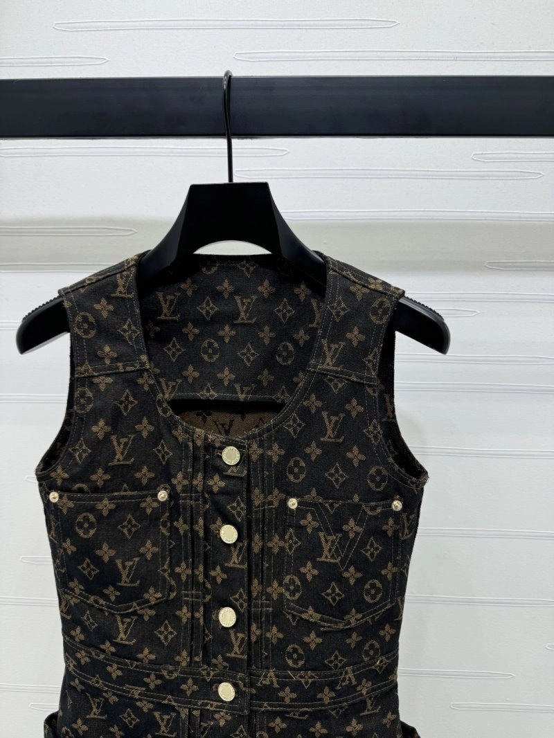 Compact Louis Vuitton Dress 131170