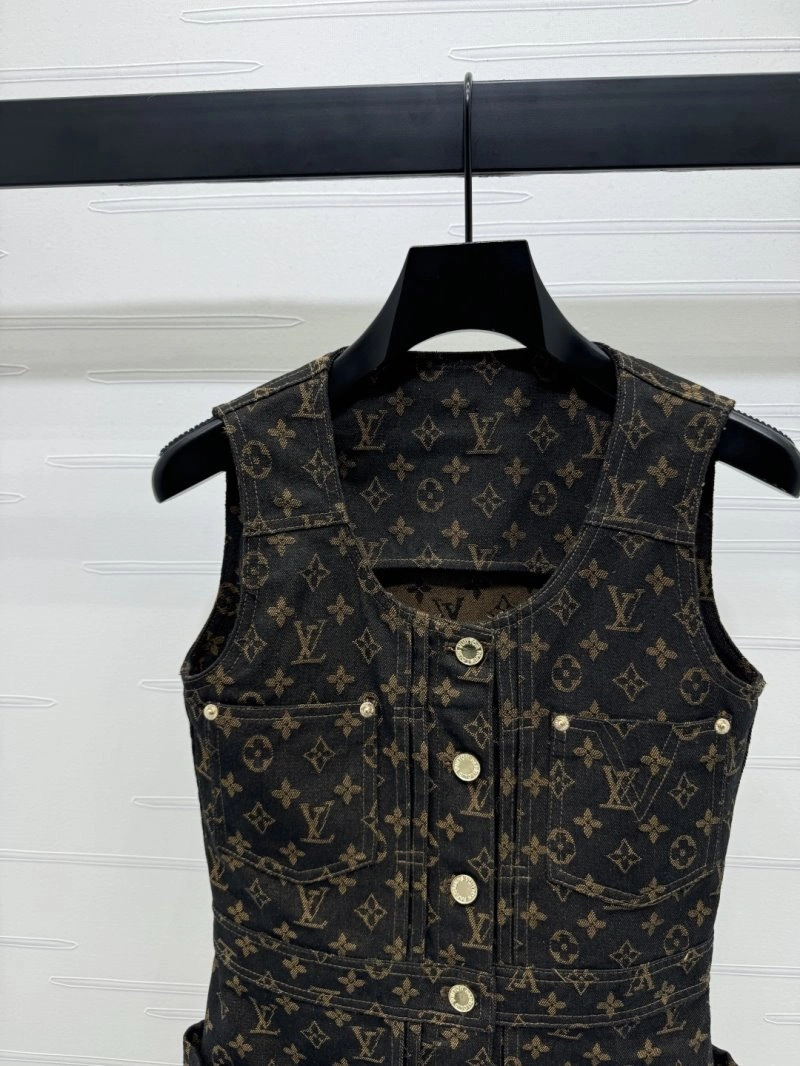 Compact Louis Vuitton Dress 131170