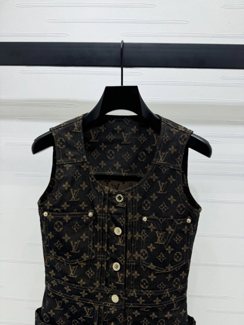 Compact Louis Vuitton Dress 131170
