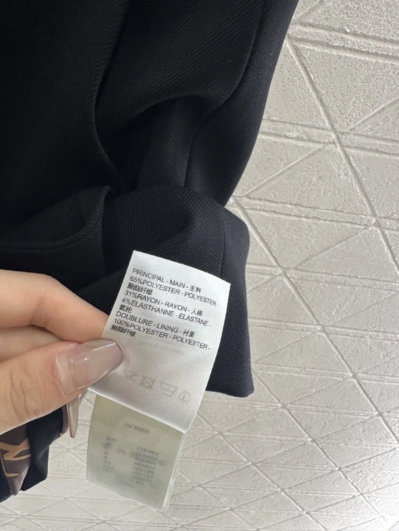 WaterResistant Louis Vuitton Dress 131876