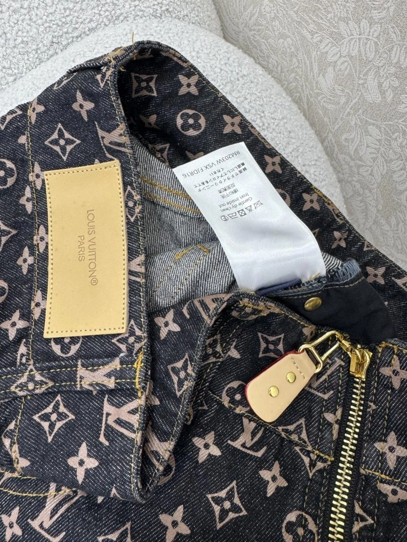 Fashionable Louis Vuitton Dress 131859