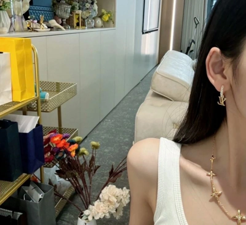Trendsetting Louis Vuitton Earrings 251410