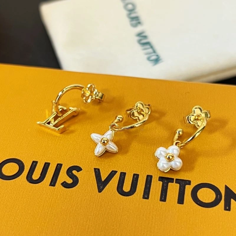 Sleek Louis Vuitton Earrings 251395