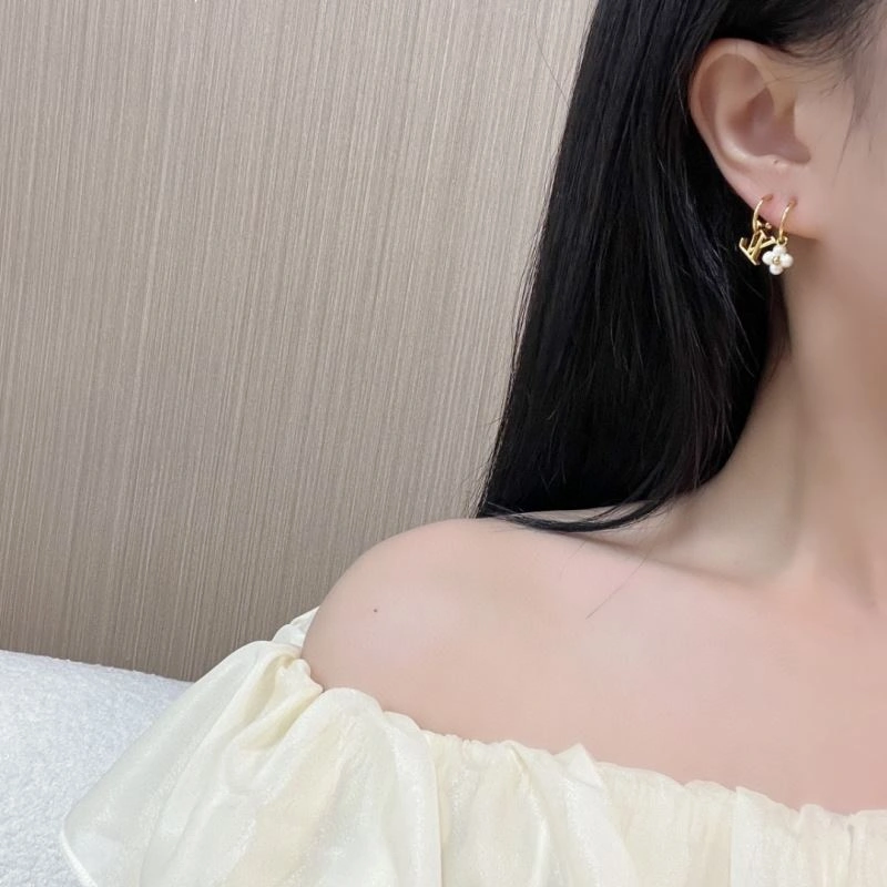 Sleek Louis Vuitton Earrings 251395