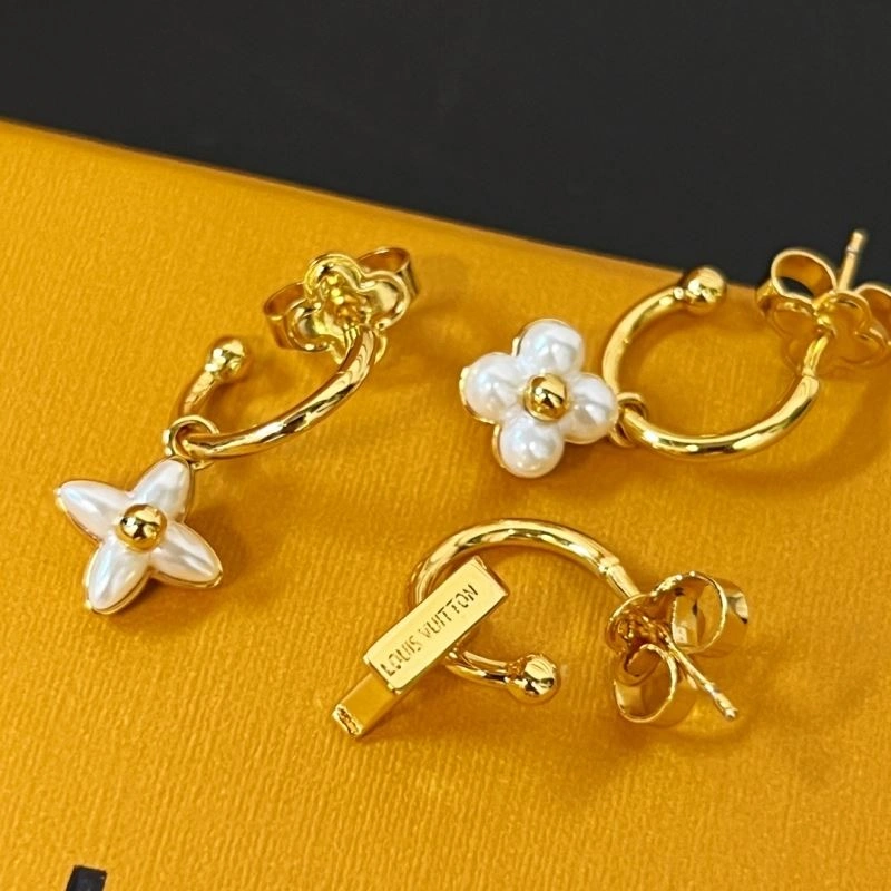 Sleek Louis Vuitton Earrings 251395