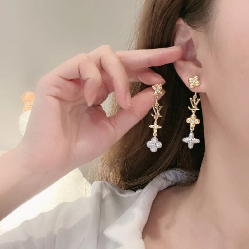 Louis Vuitton Earrings Lightweight 251413
