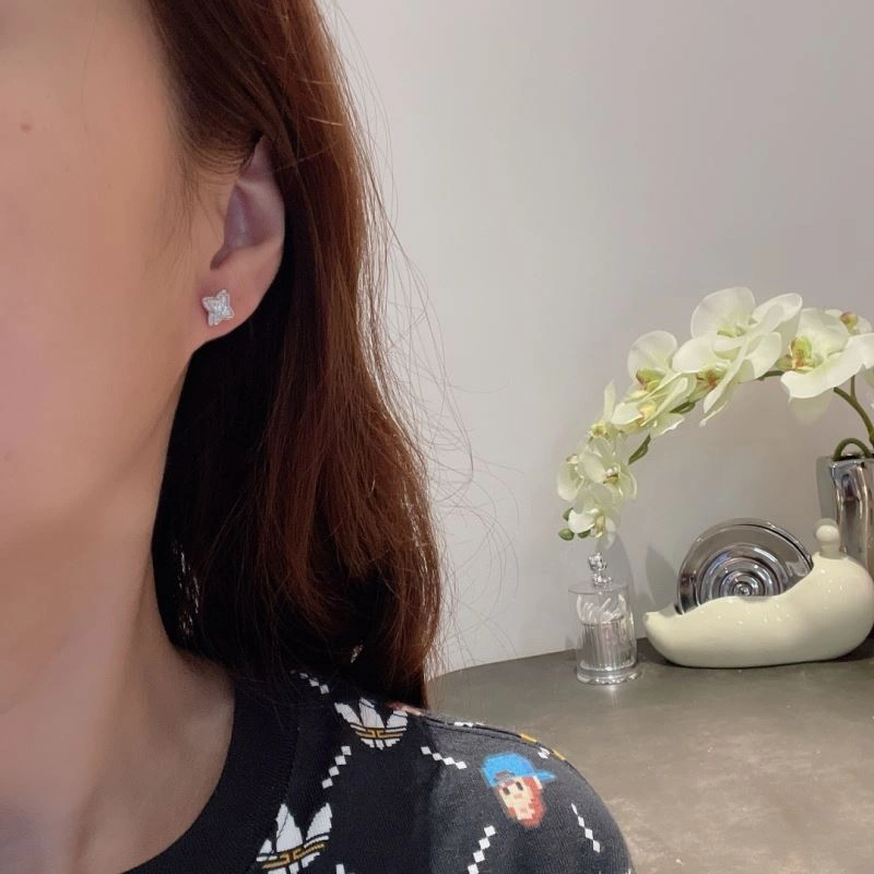 Effortless Louis Vuitton Earrings 251391
