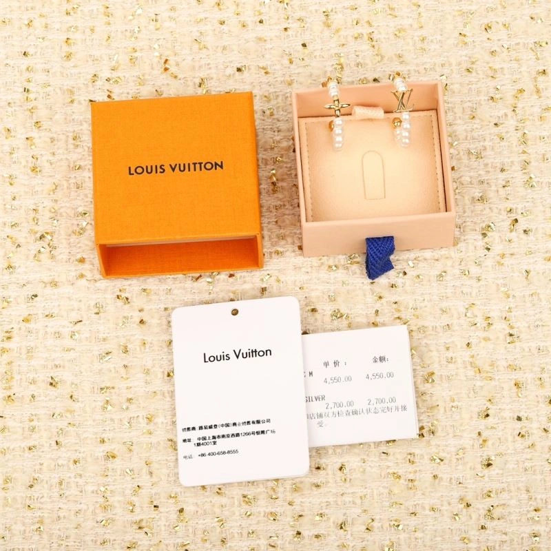 EyeCatching Louis Vuitton Earrings 251285