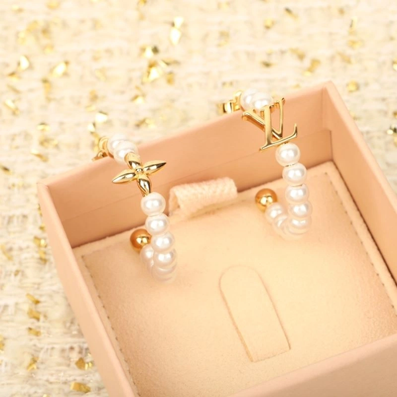 EyeCatching Louis Vuitton Earrings 251285