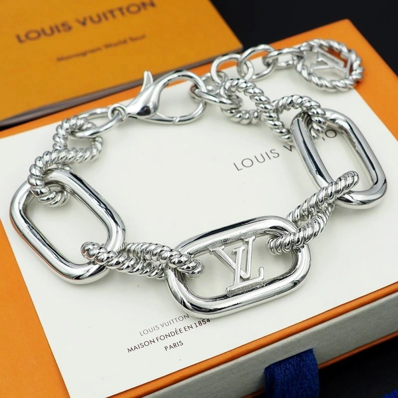 Louis Vuitton Earrings Lightweight 251264