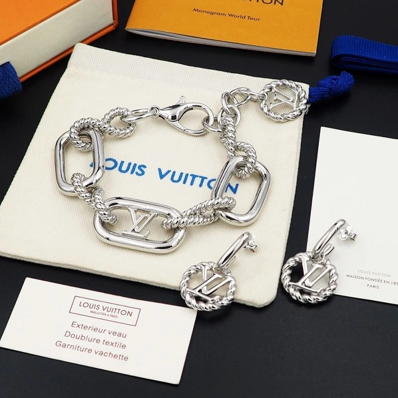 Louis Vuitton Earrings Lightweight 251264