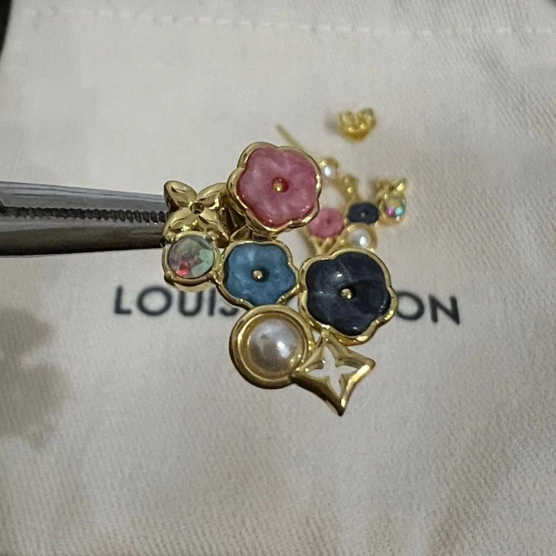 Functional Louis Vuitton Earrings 251739