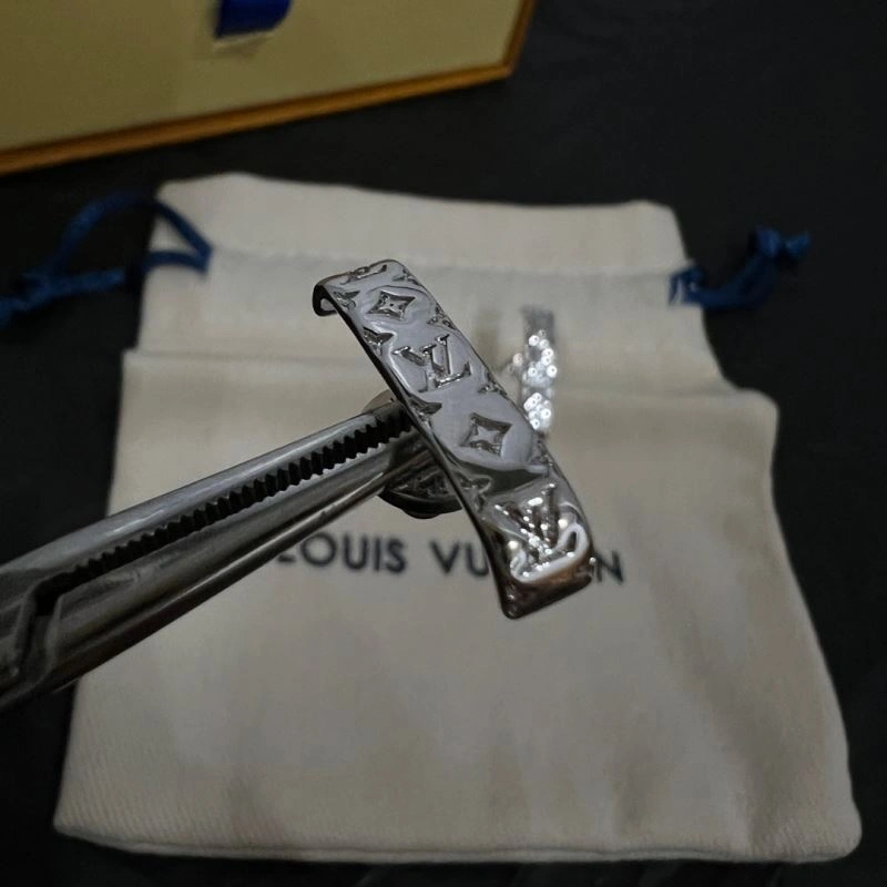 Trendsetting Louis Vuitton Earrings 251720