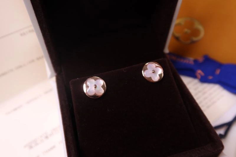 Compact Louis Vuitton Earrings 251690