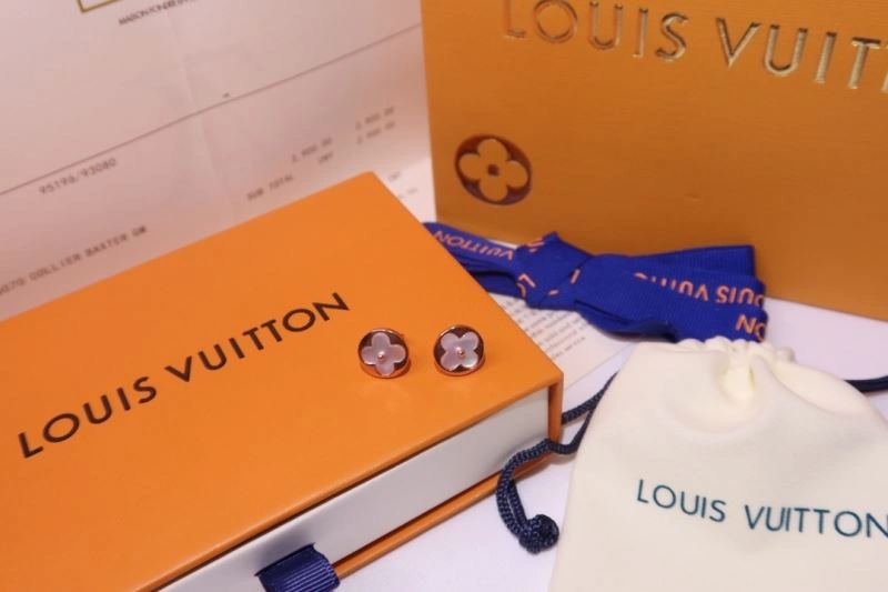 Compact Louis Vuitton Earrings 251690