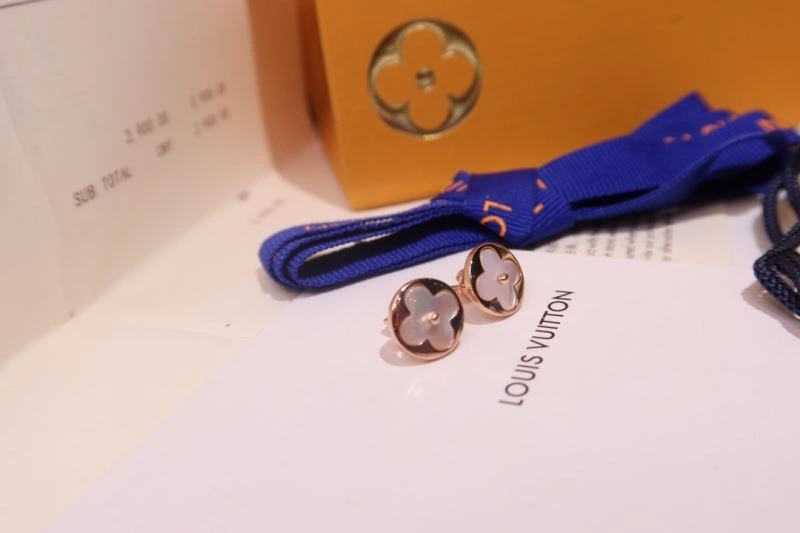 Compact Louis Vuitton Earrings 251690