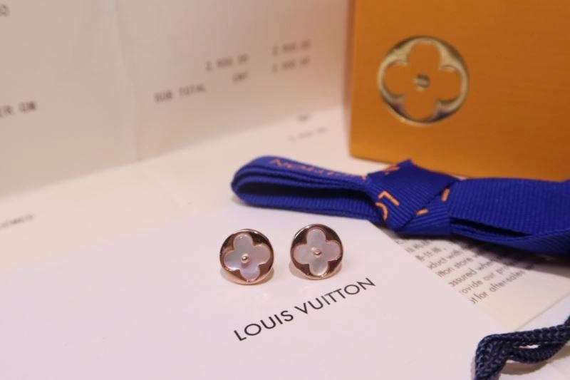 Compact Louis Vuitton Earrings 251690
