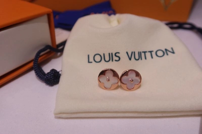 Compact Louis Vuitton Earrings 251690