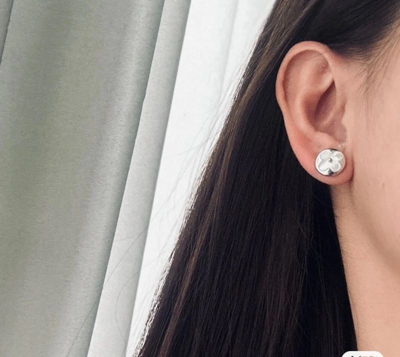 Seasonal Louis Vuitton Earrings 251541