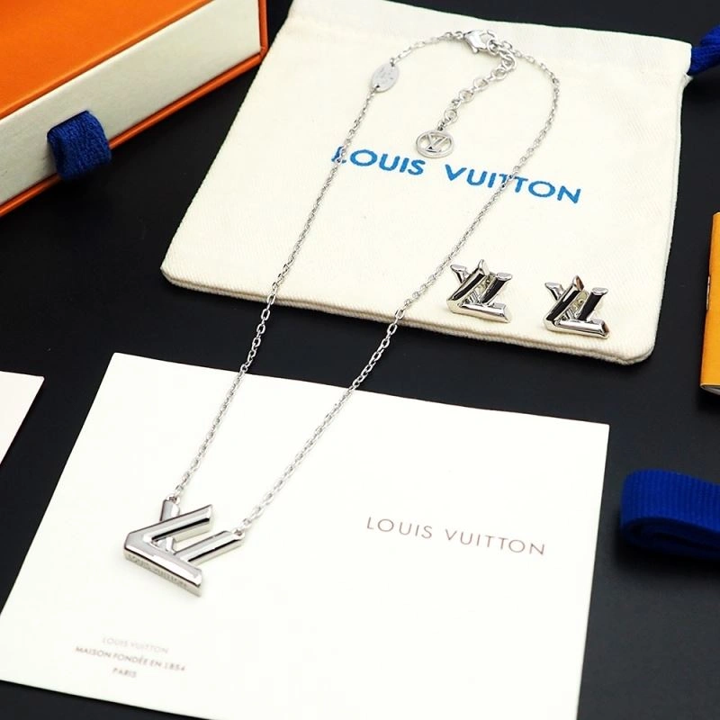 Louis Vuitton Earrings Attractive 251089
