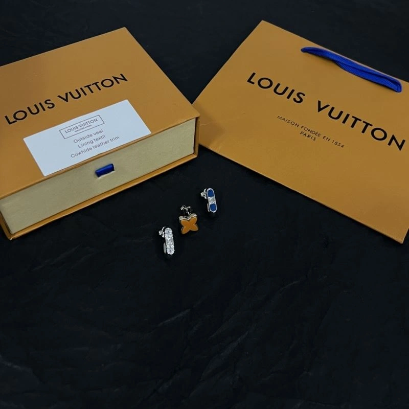Sleek Louis Vuitton Earrings 251078