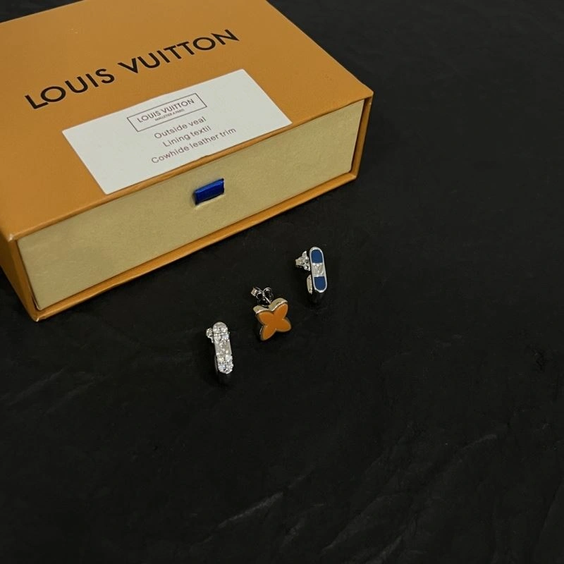 Sleek Louis Vuitton Earrings 251078