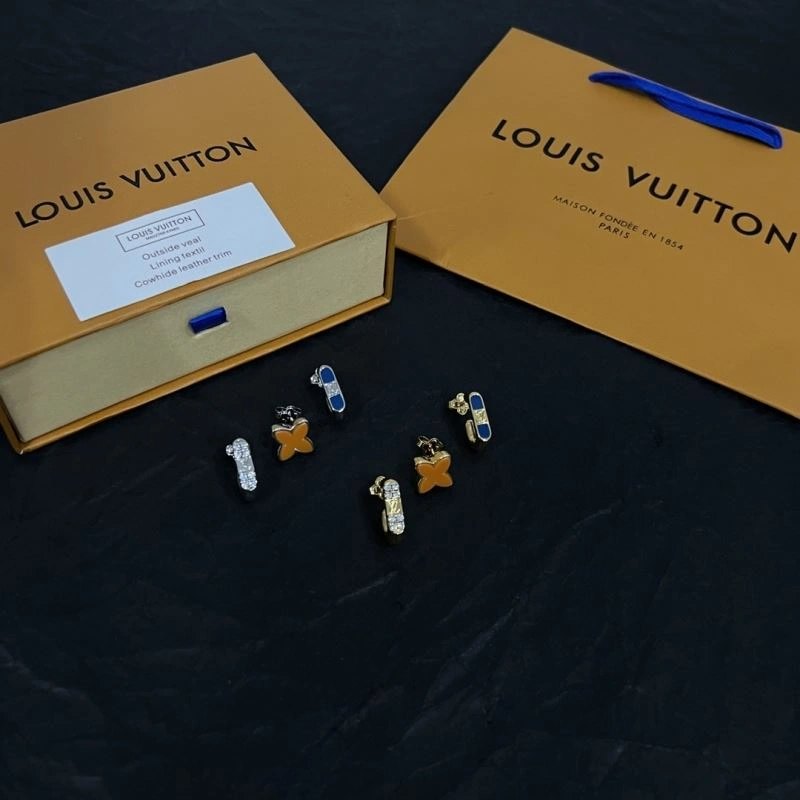 Sleek Louis Vuitton Earrings 251078