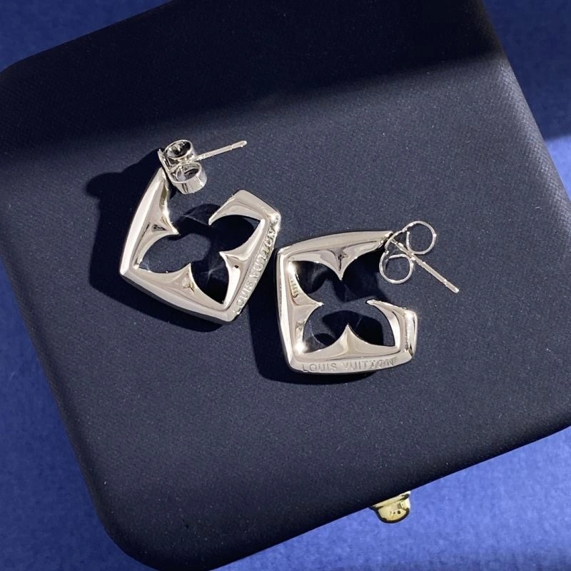 Minimalist Louis Vuitton Earrings 250935