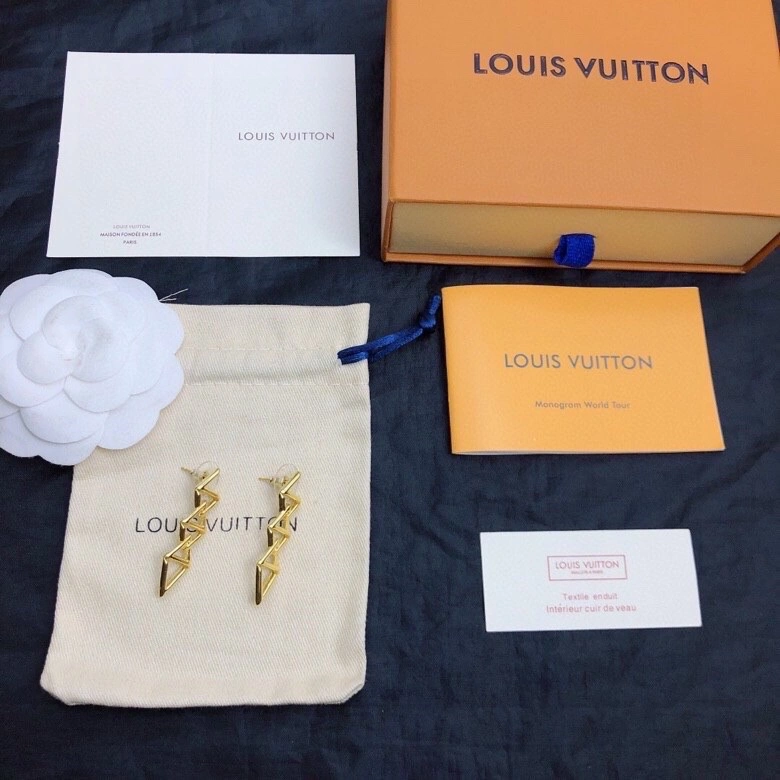 Sporty Louis Vuitton Earrings 250661