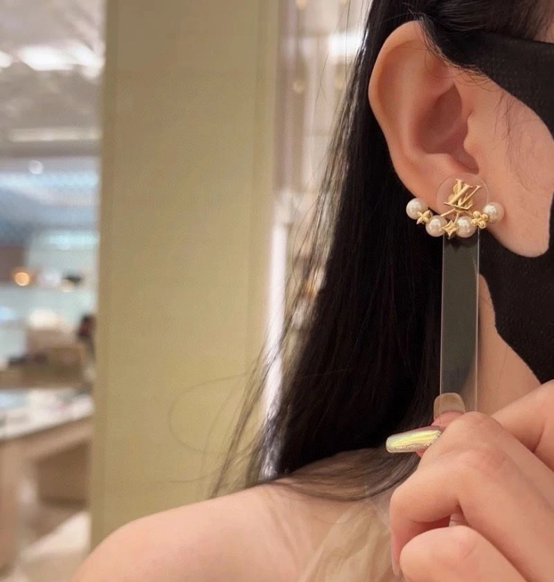 Breathable Louis Vuitton Earrings 250663
