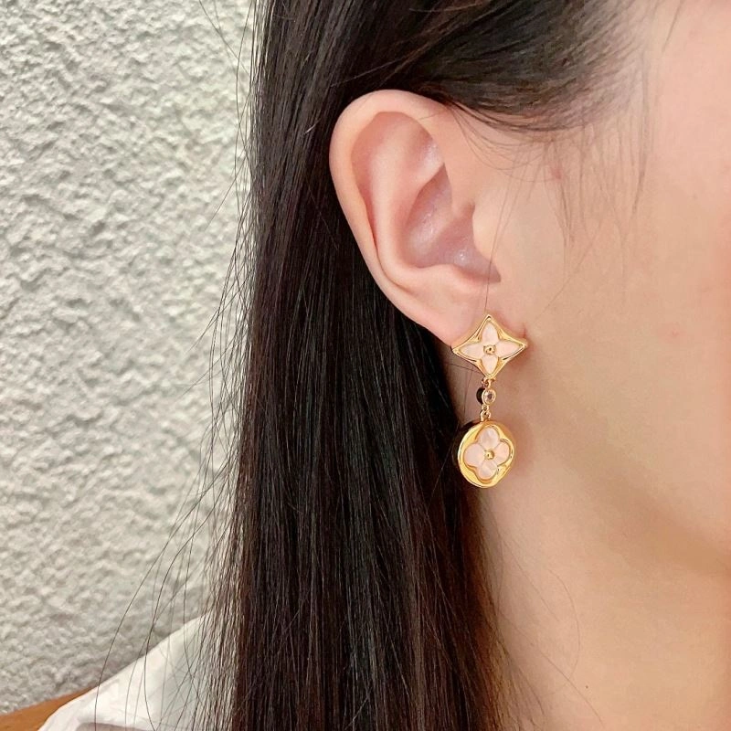 Tailored Louis Vuitton Earrings 250645