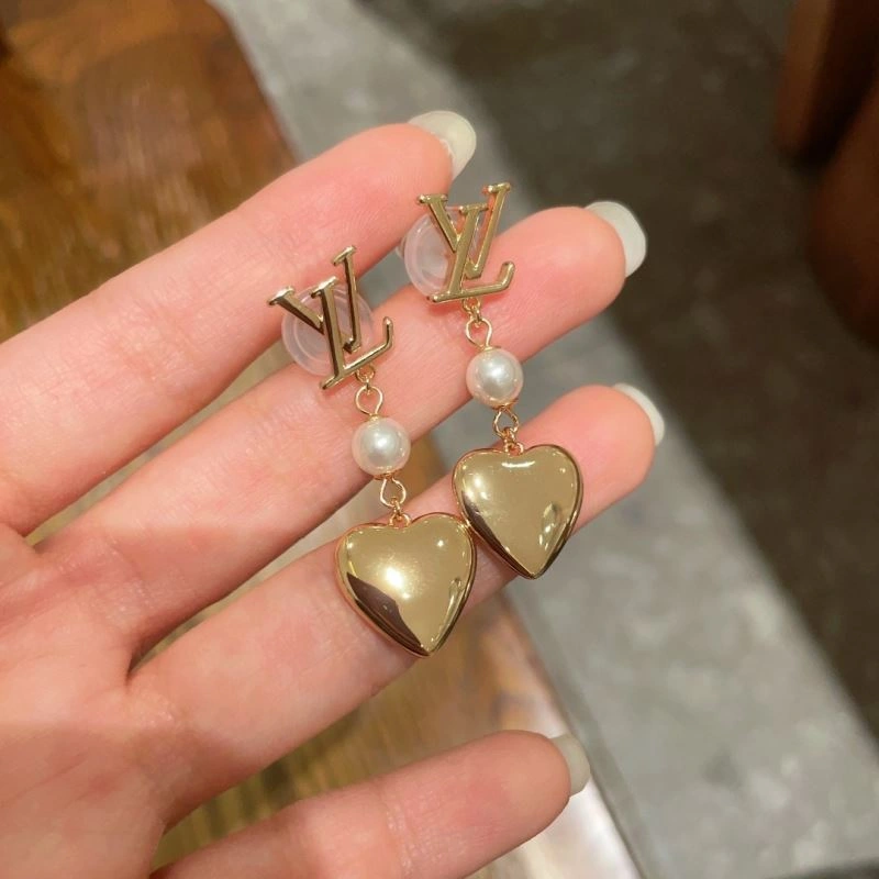 Effortless Louis Vuitton Earrings 250626