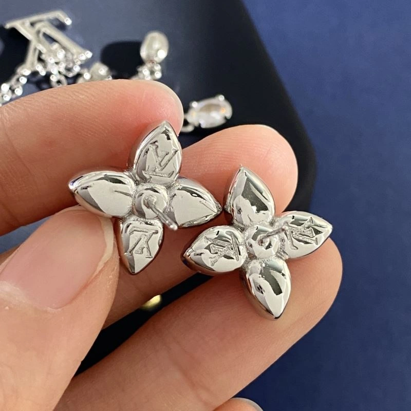EyeCatching Louis Vuitton Earrings 250601