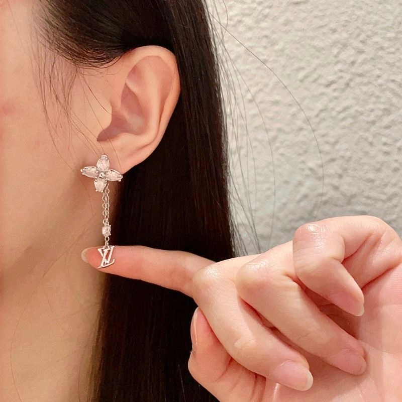 Minimalist Louis Vuitton Earrings 250588