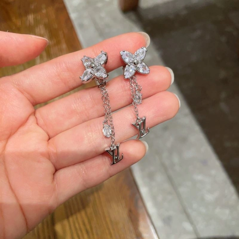 Minimalist Louis Vuitton Earrings 250588