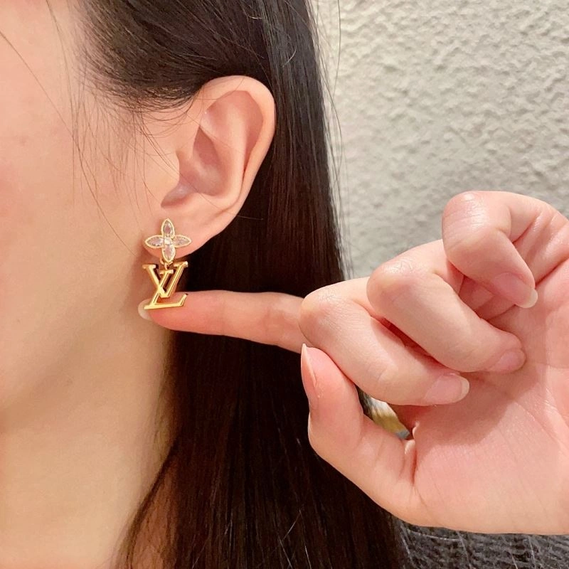 Louis Vuitton Earrings Comfortable 250205