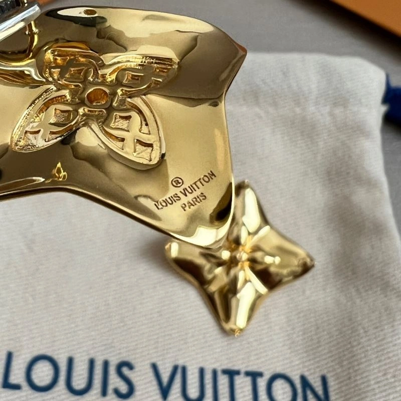 Louis Vuitton Earrings Sophisticated 250130