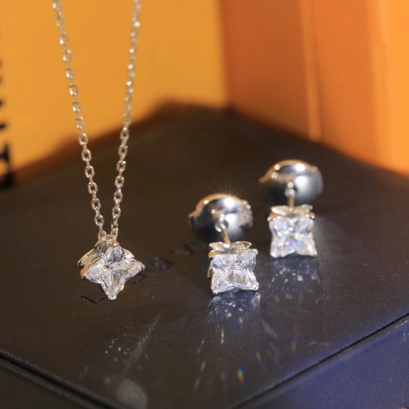 Louis Vuitton Earrings Versatile 250137