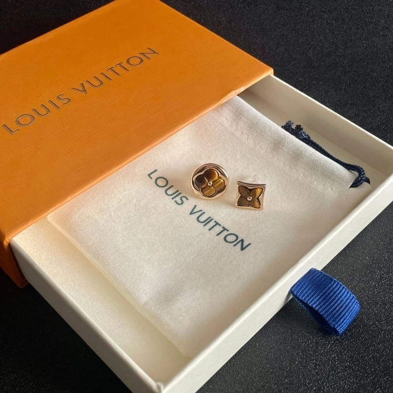 Effortless Louis Vuitton Earrings 250110